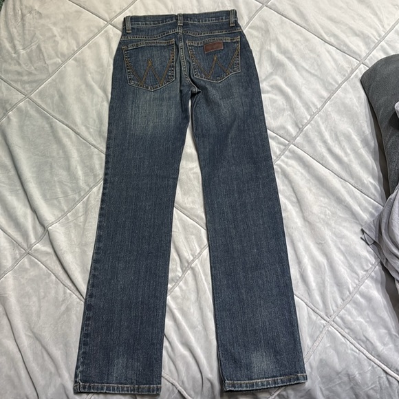 NWOT Wrangler retro slim straight jeans. - Picture 6 of 7